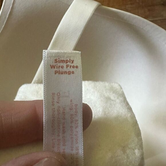 Cacique simply wire free plunge cream 38G bra - Picture 4 of 4
